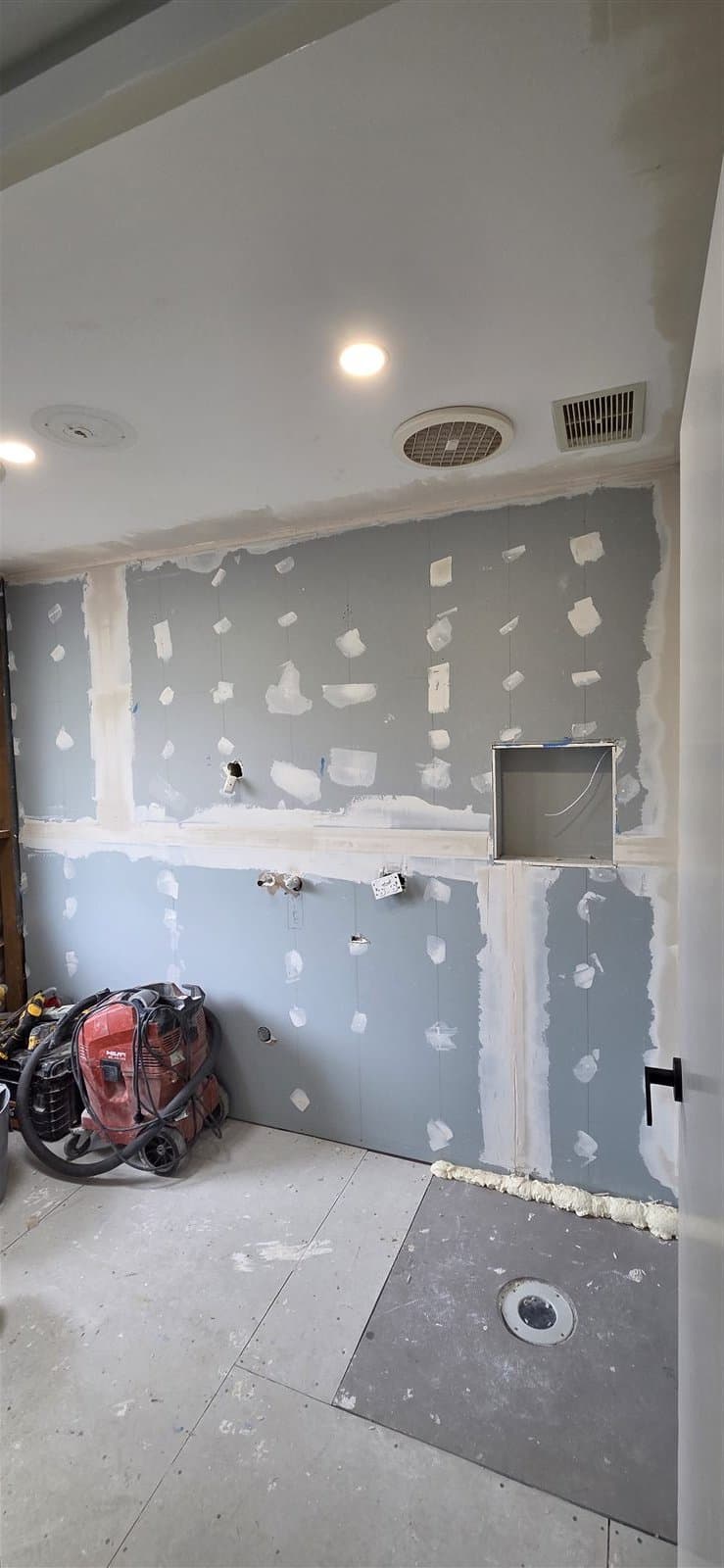 Bathroom wall sheeting and preparation before waterproofing