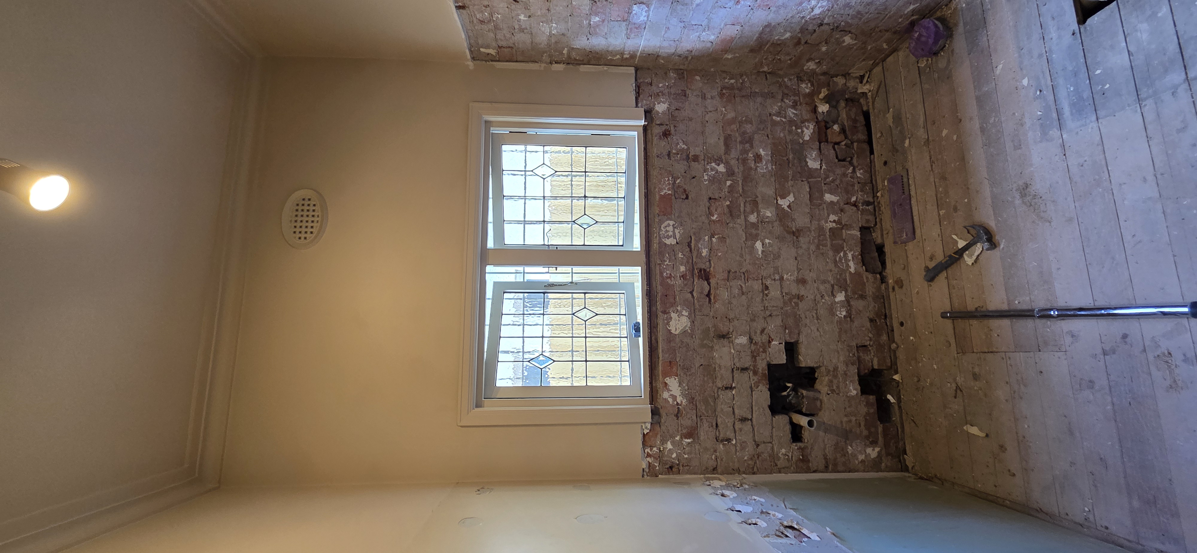 Ensuite before renovation